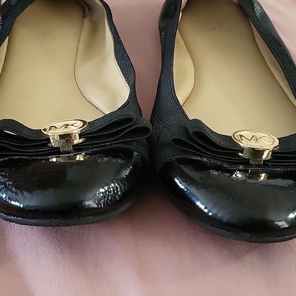 EUC MK Flats 9.5 - Picture 3 of 4